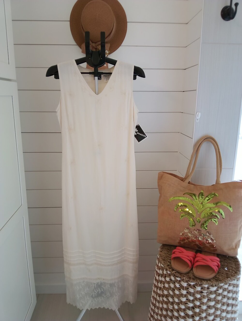 Chic Ivory embroidered v-neck maxi dress, NWT Size Small (see measurements)